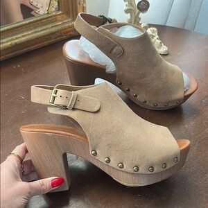 Qupid Beige Suede Platform Clogs